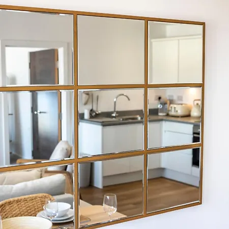 Zeni Alexandra Rise Two Bed Flat Appartement *