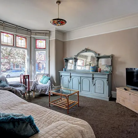 Large Victorian House In Trafford Park - Pass The Keys Ferienhaus *