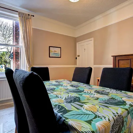 Ferienhaus Large Victorian House In Trafford Park - Pass The Keys Manchester