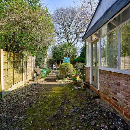 Spacious Victorian Family Home In Stretford - Pass The Keys Manchester