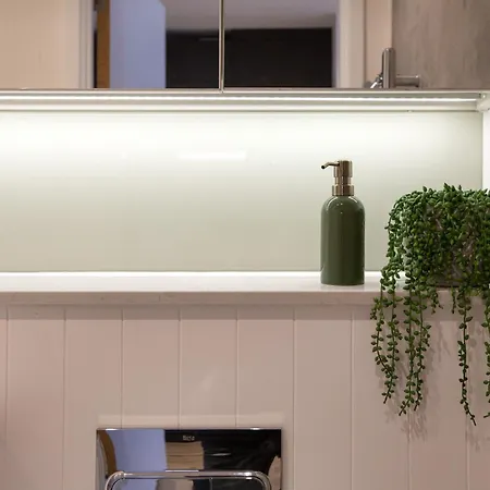 Cable Street Serviced