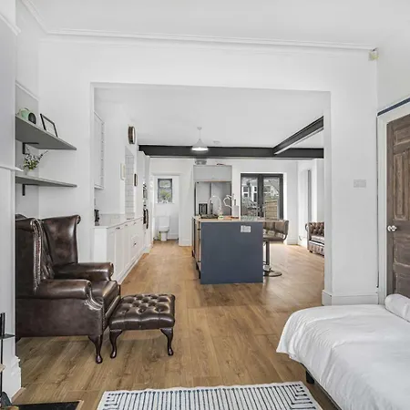 Гостевой дом Guestready - Stylish In Манчестер