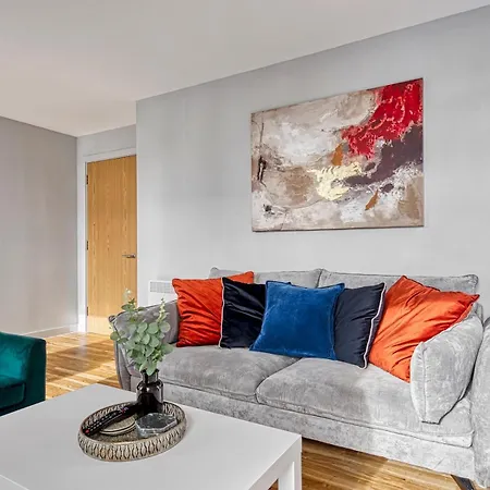 Modern Bright Media Pass The Keys Appartement *