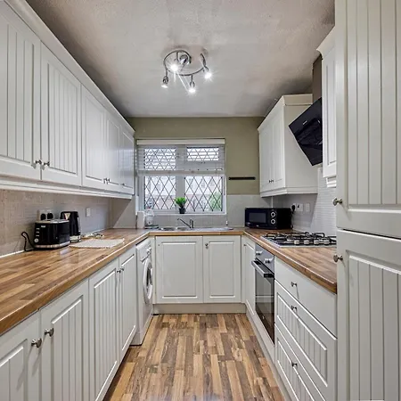 Pass The Keys Beautiful 2bed House Near Etihad Stadium & Coop Arena *