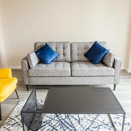 Spacious 2 Bedroom * Manchester