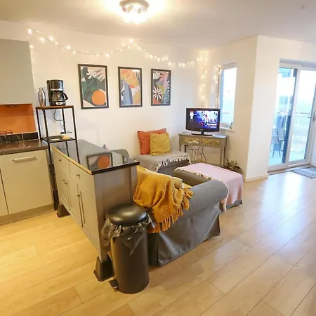 Cosy Mins Away To Man Etihad Arena - Pass The Keys *