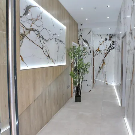 New Build Duplex Minutes From Centre - Pass The Keys *