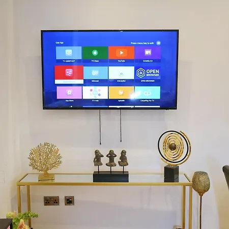 Lejlighed New Build Duplex Minutes From Centre - Pass The Keys