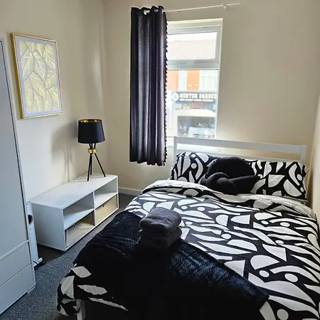 Апартаменты The Hive At 205