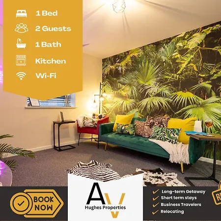 Apartment Comfortable One-bedroom - Conveniently Located In Salford By Av Hughes *