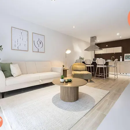 2 Bed Flat By Superhost