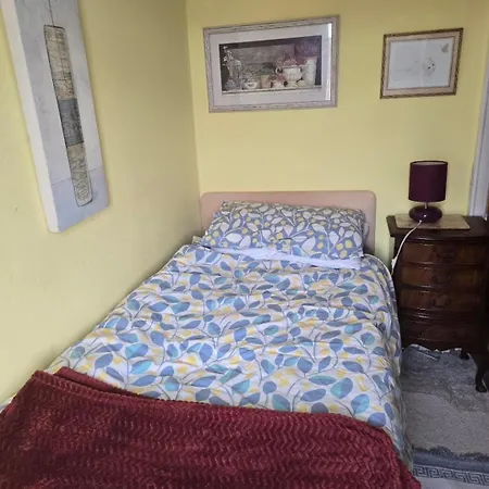 Single Sunny Stretford