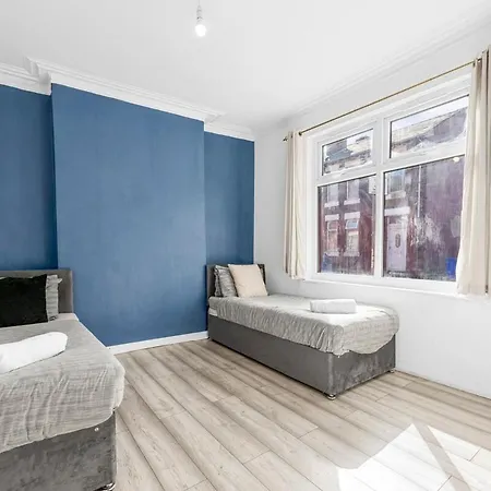 Brookland 4br House Serviced Short Lets With Wifi *