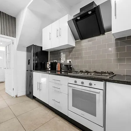 Apartment Brookland 4br House Serviced Short Lets With Wifi