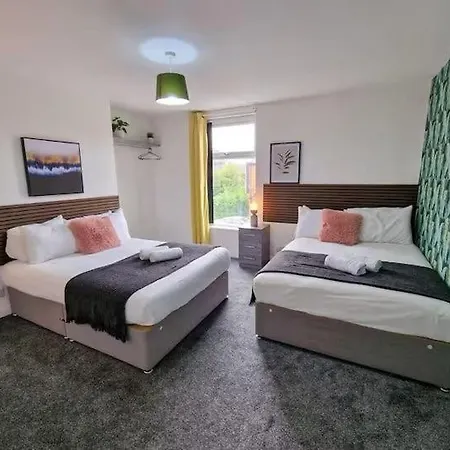 Apartament Luxury House Near Etihad & Coop Live, Sleeps 16