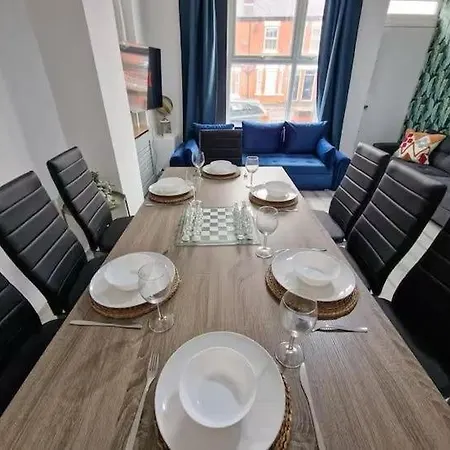 Luxury House Near Etihad & Coop Live, Sleeps 16 Apartment Manchester