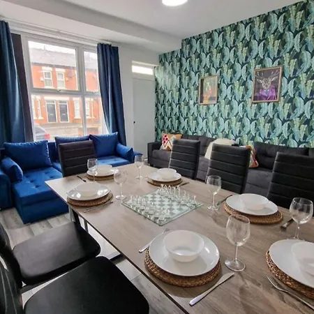 Luxury House Near Etihad & Coop Live, Sleeps 16 * Manchester