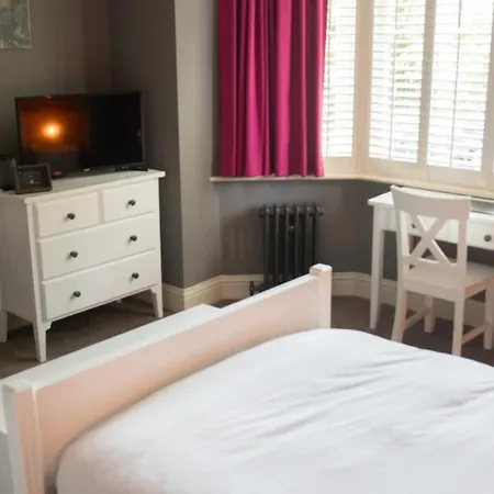 Whalley Range Gem: Elegant 3-bed Edwardian Semesterbostad Manchester