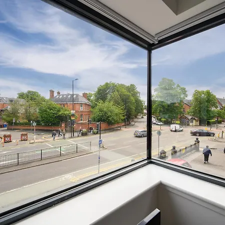 Modern Wilmslow Stay Ideal For Business Travellers Lejlighed