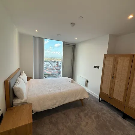 The Banks - Private Modern 2-bed Skyline