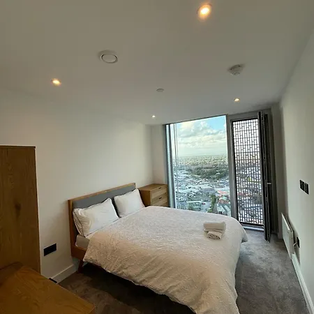 The Banks - Private Modern 2-bed Skyline *