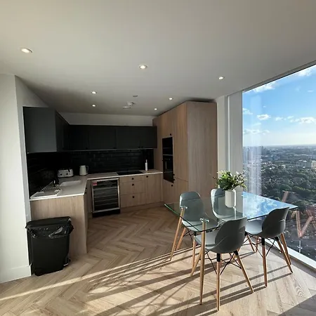 The Banks - Private Modern 2-bed Skyline *