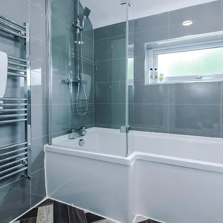 Apartman Comfortable & Spacious 3br House Near Coop Live Arena & Etihad Stadium With Free Parking - New Management Since Jan '26 Manchester