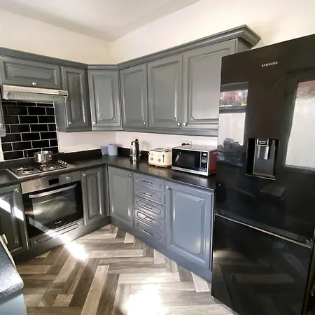 Modern For Short In Salford, Plab Samson Гостевой дом