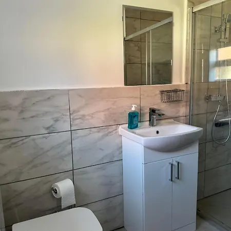 Newly Built * مانشستر