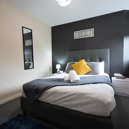 Апартаменты Sandringham Ground Floor Dbl Bed & Parking *