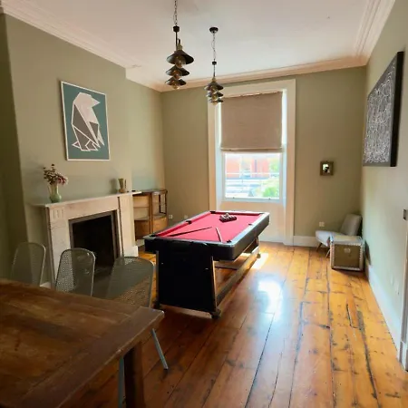 Feriehus Manchesters Ultimate House - Hot Tub - Sleeps 23! *