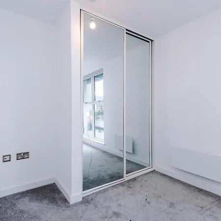 شقة Modern 2 Bed With Balcony By Host A مانشستر