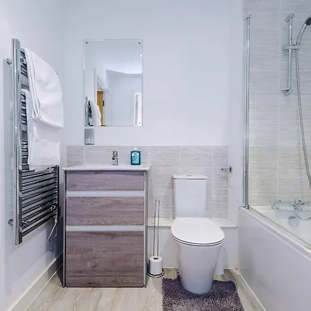 Modern 2 Bed With Balcony By Host A Lejlighed *