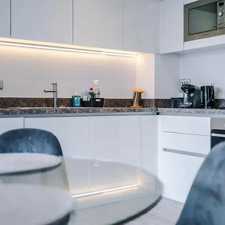 아파트 Modern 2 Bed With Balcony By Host A *