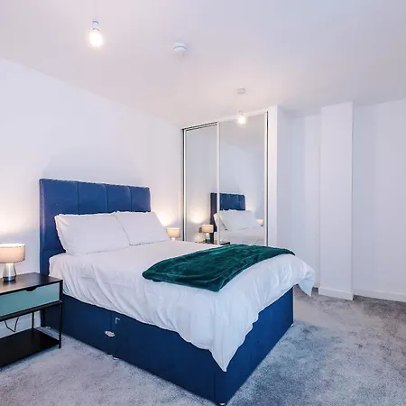 Modern 2 Bed With Balcony By Host A * 曼彻斯特