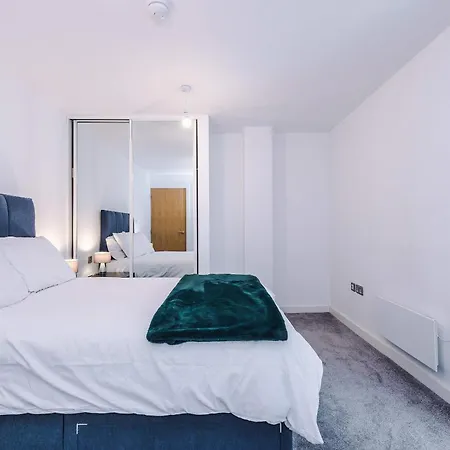 Modern 2 Bed With Balcony By Host A 아파트