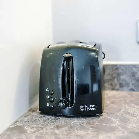 Modern 2 Bed With Balcony By Host A *