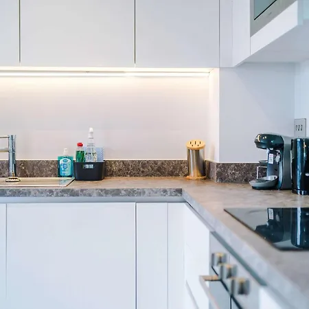 Modern 2 Bed With Balcony By Host A * Manchester