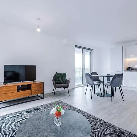 Modern 2 Bed With Balcony By Host A Lejlighed