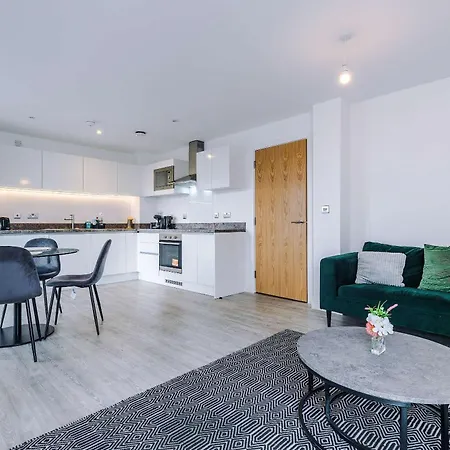 Modern 2 Bed With Balcony By Host A *