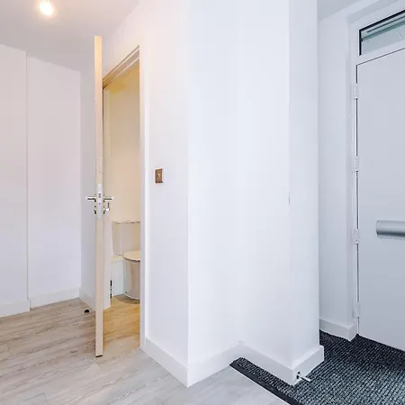 Modern 2 Bed With Balcony By Host A Lejlighed *