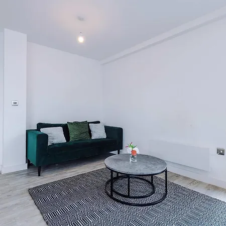 Modern 2 Bed With Balcony By Host A *