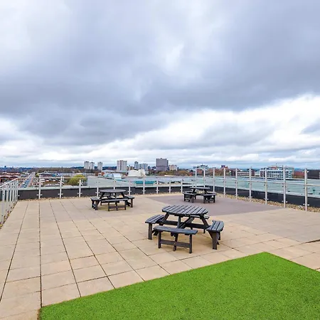 Modern 2 Bed With Balcony By Host A