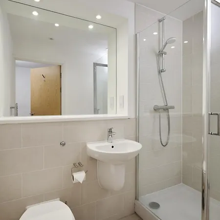 2 Bed Ensuite With Fantastic Night View And Old Trafford Stadium