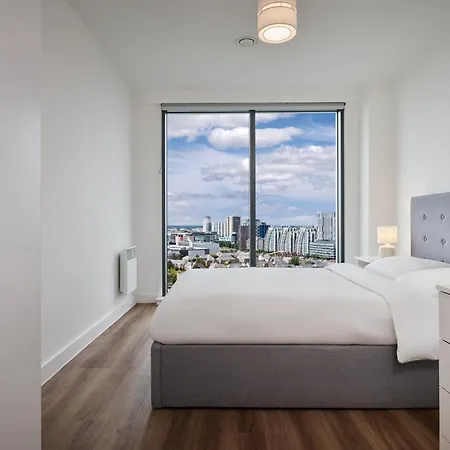 2 Bed Ensuite With Fantastic Night View And Old Trafford Stadium Manchester