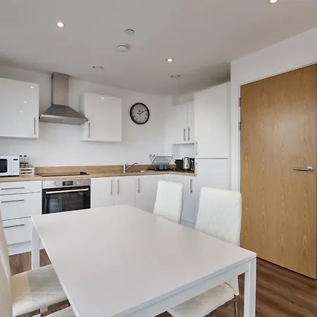 2 Bed Ensuite With Fantastic Night View And Old Trafford Stadium