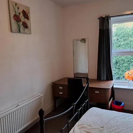 Bird Song Old Trafford بيت للعطل