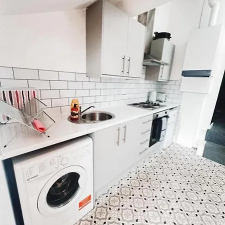 The Hive At 205 Апартаменты *