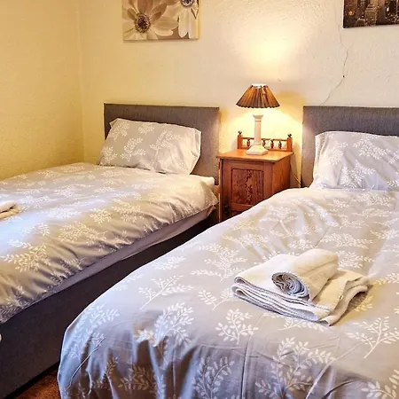 Prázdninový dům Tallis House, Sleeps 5, Near Centre, Free Parking, Long Or Short - By Nmb