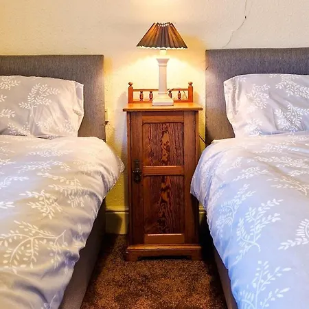 Tallis House, Sleeps 5, Near Centre, Free Parking, Long Or Short - By Nmb